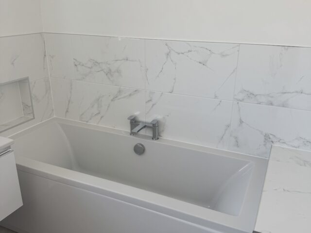 Spotlight Bath Scaled