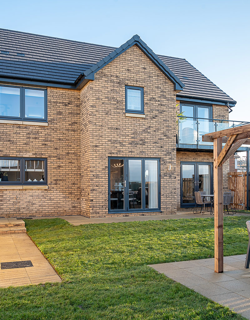 Desktop Outside Main 1